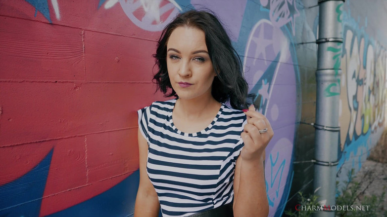 CharmModels: Lola ash Glamour-Video auf der Graffiti Wall
