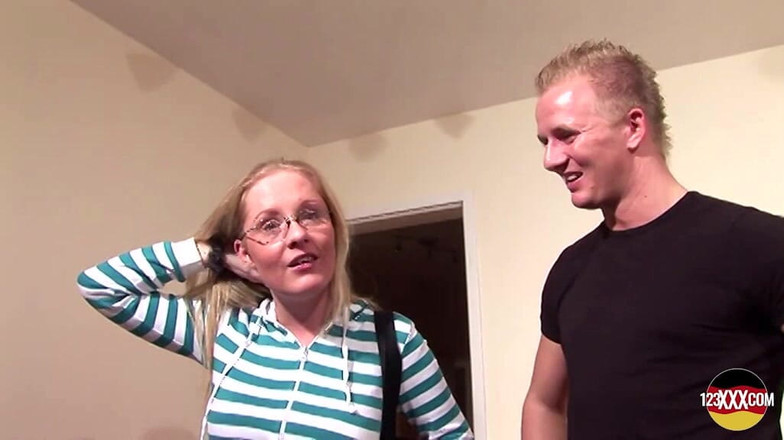 123XXX - 100% Amateurs: Tato blondýnka miluje poskakování na tvrdém ptákovi