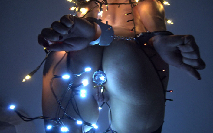 ScarletFitXX: My Very Own Submissive and Fuckable Christmas Tree Gets Creampied!