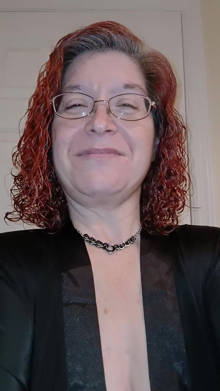 Elianna: Have My Pee and Lick My Wet Pussy