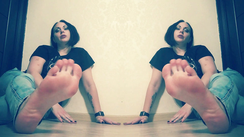 Goddess Misha Goldy: Joi cei cei dengan kaki jeans telanjang