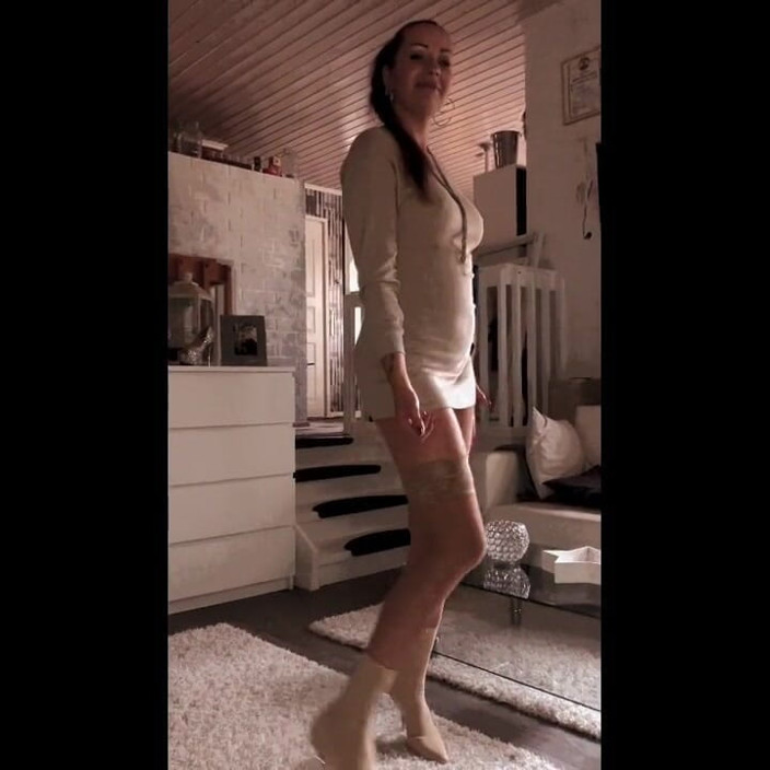BaDayDream BambiAmbita: Bambita se está burlando y masturbándose