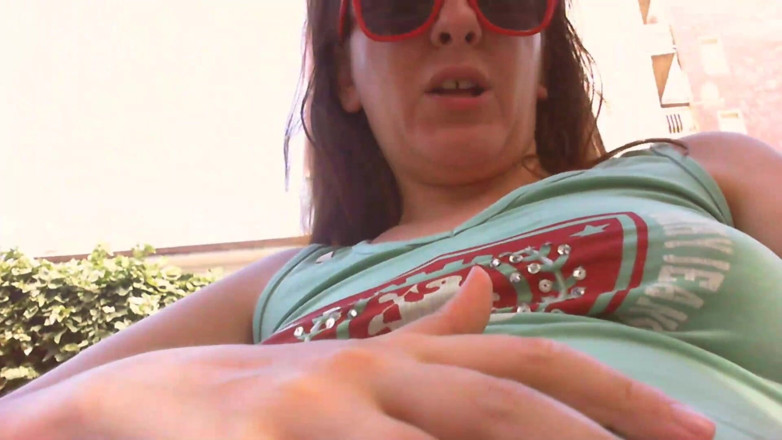 Nicoletta Embassi: Wearing Sunglasses Outdoors