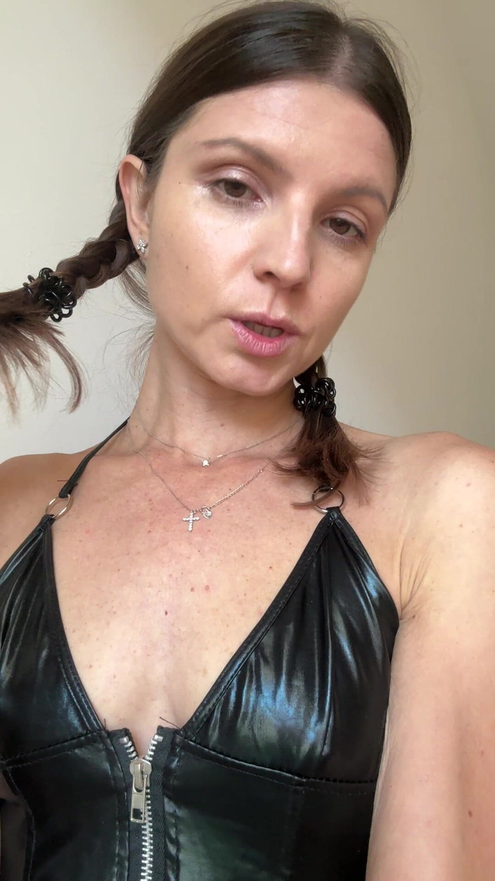 Gina Gerson: 솔로 스토킹과 라텍스 - 보지 플레이