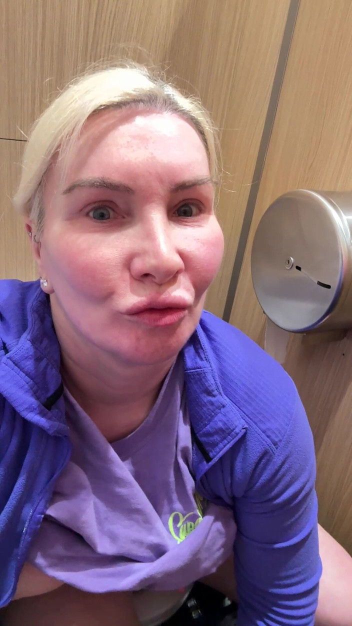 Sophie James: सार्वजनिक शौचालय खेल जोखिम भरा पेशाब