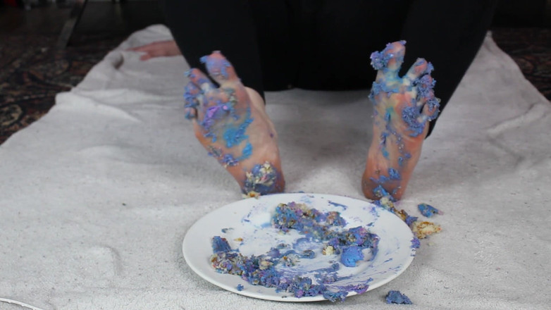 Emma Lilly: Smashing cupcakes with my toes