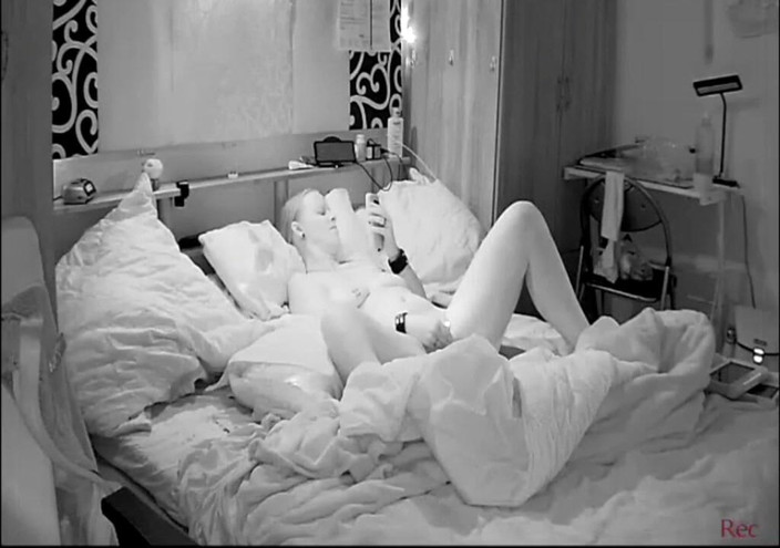 KittieNoOne: Еще 2 вида я мастурбирует в то время как отчим в магазинах