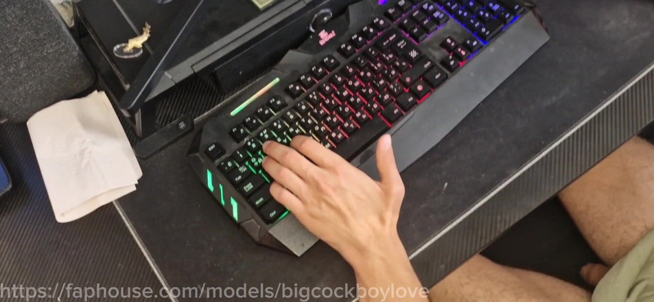 AlexGay: Ambil sperma hangatku, aku bakal crot di dalam memekmu!