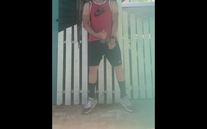 JockDad87: Quick Outdoor Cumshot From Jockdad87