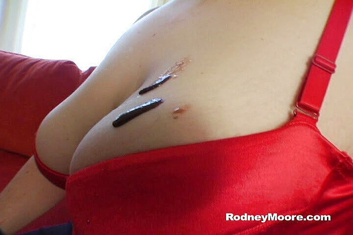 Scale Bustin Babes: Bbw retro băloase mănâncă ciocolată da muie