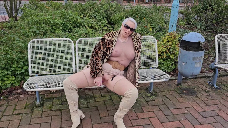 UserBitch1: In the Middle of the City