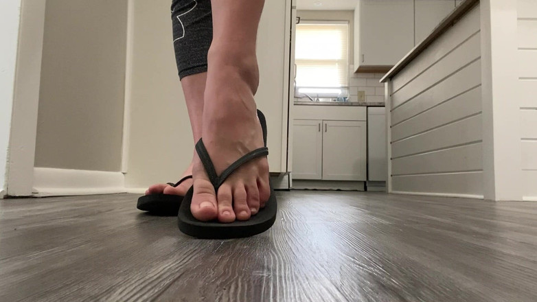 footivities: Flip Flop Người Mẫu Và Dangling Ngón Chân Tự Nhiên