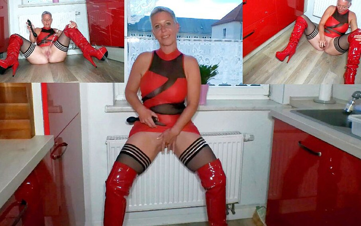 Melissa Deluxe: Sexy Over-the-knee Bitch Floods the Kitchen Completely!