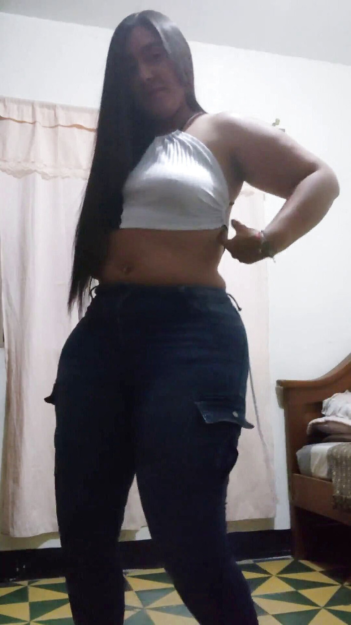 Vanne_sexy87: sam w domu masturbuję się, zanim ktoś przyjdzie więcej