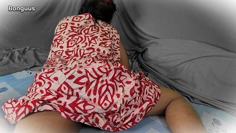 Riya Bonguus: देसी सौतेली मम्मी की कुत्ते शैली में चुदाई हॉट milf(चोदने लायक मम्मी) सेक्स