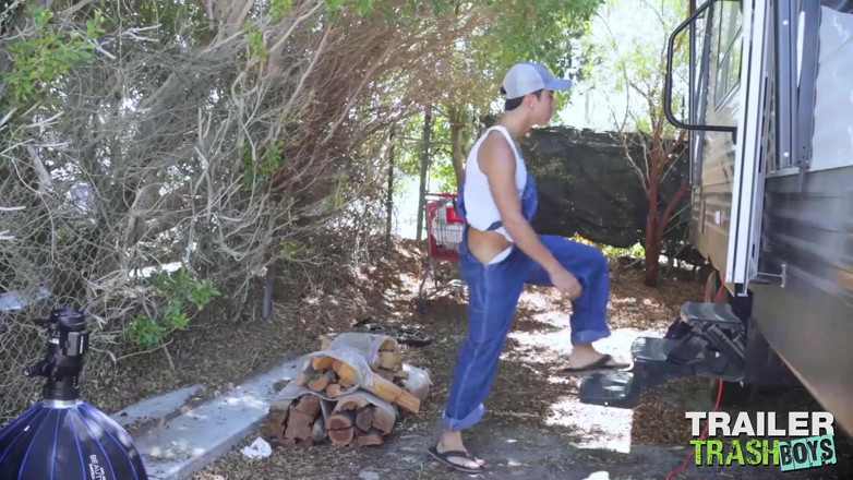 Trailer Trash Boys: TRAILERTRASHBOYS Inked hunk Isaac X barebacks Alfonso Osnaya