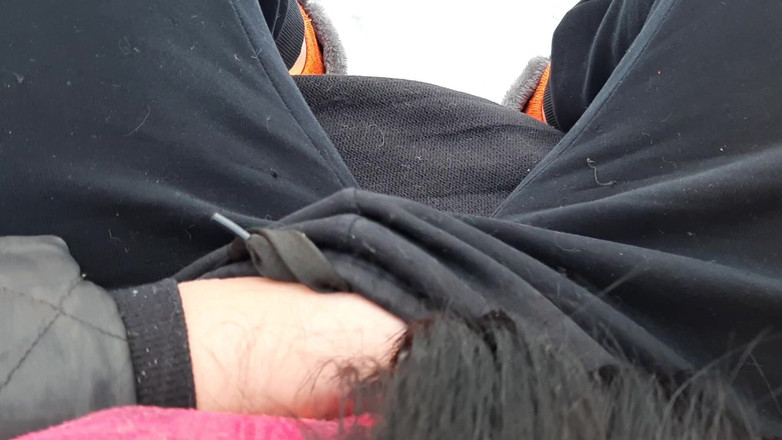 Lesbian-illusion: Je me masturbe risquée dans un parc sur des gens