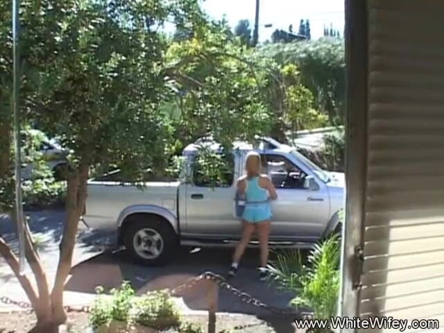 White Wifey: Sexy babe gets anally plowed by a monster cock