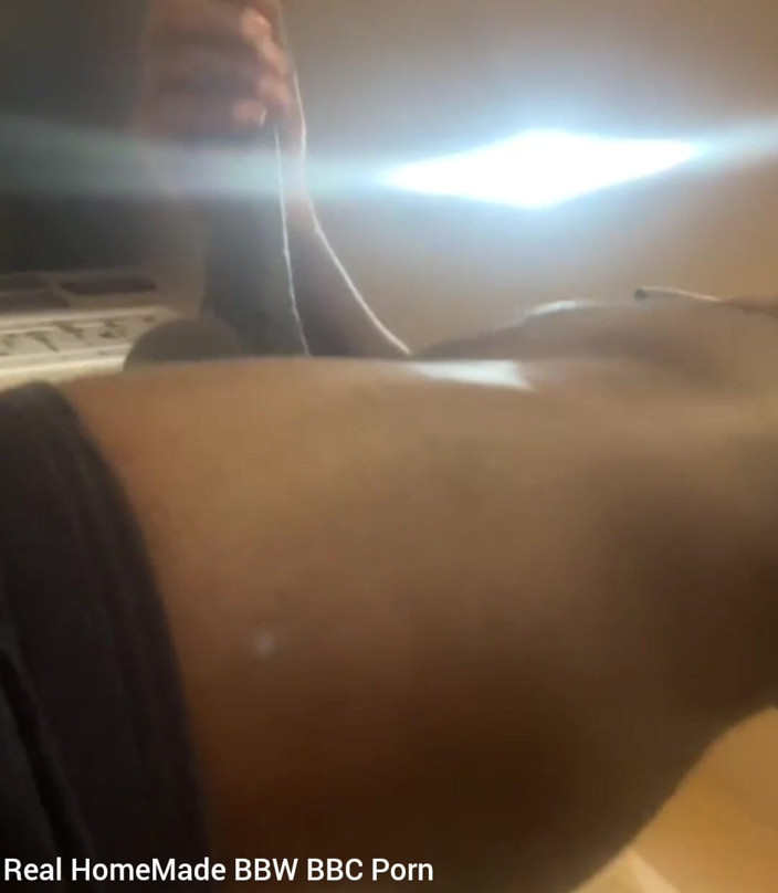 Big black cock BBCee: Striptease streichelt meinen schwanz, macht die windmühle