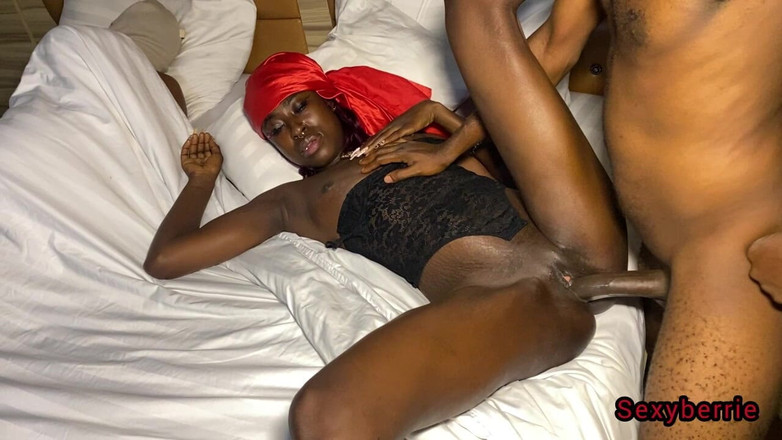 Sexy Berrie: Scopando il mio meglio di wile il mio uomo riposa