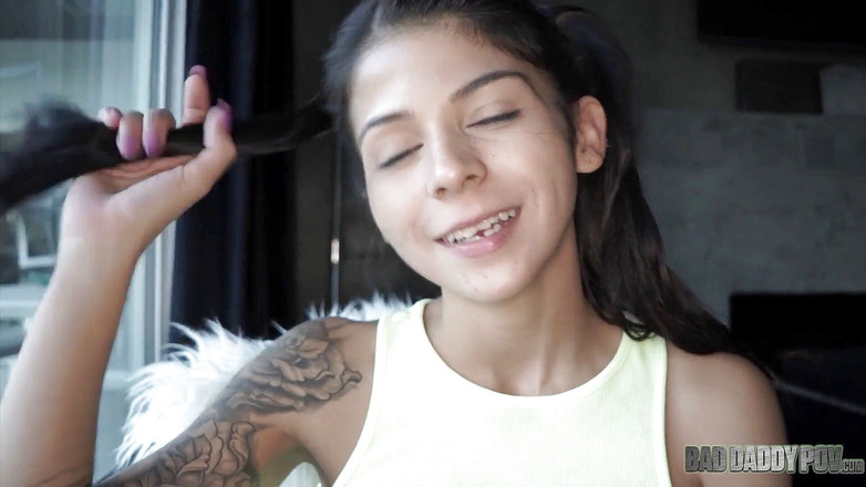 Bad Daddy POV: Sadie Pop 1, süßer und zierlicher teenager mag den schwanz ihres...
