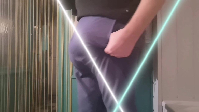 Monster_Meat_: Renflement dans mon pantalon uniforme, renflement quotidien