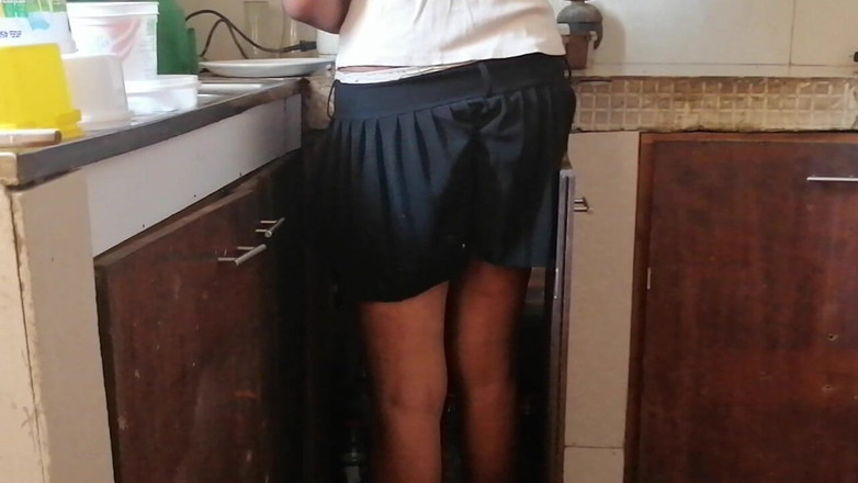 Tina Baby: Aku nebak diam-diam sama tanteku waktu dia lagi masak