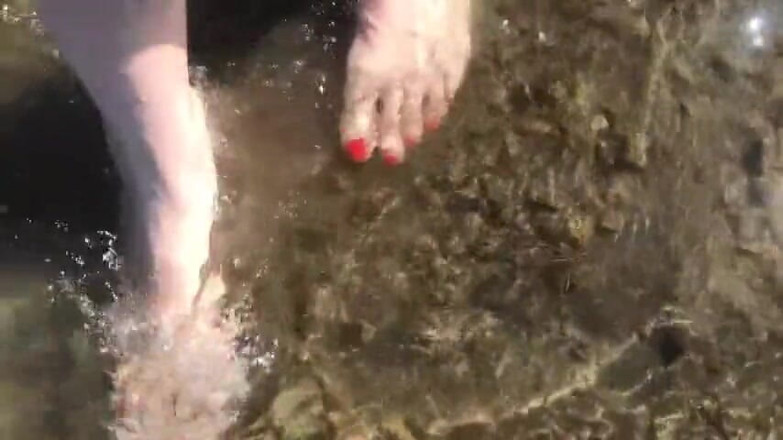 BadAssBitch: Mis pies de verano parte 1 (lago)