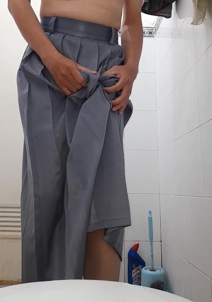 Naomisinka: Melancap Memakai Skirt Kolej Grey (Rok Abu Sma)