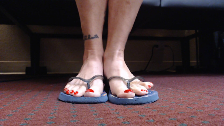 Abby Anna: Old flipflops sliding shoeplay