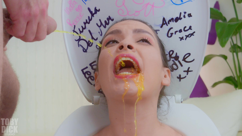 RealTobyDick: Yessica bunny lagi asik seks anal ganas sampai becek