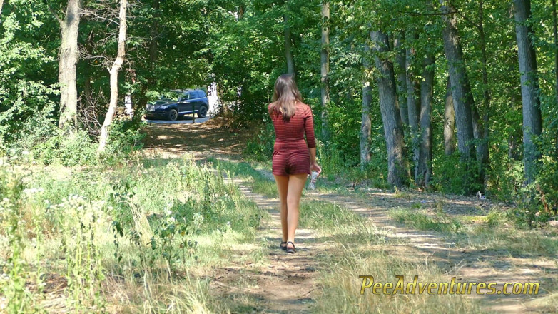Pee Adventures: Cambiando la ropa mojada al aire libre y desesperado por...