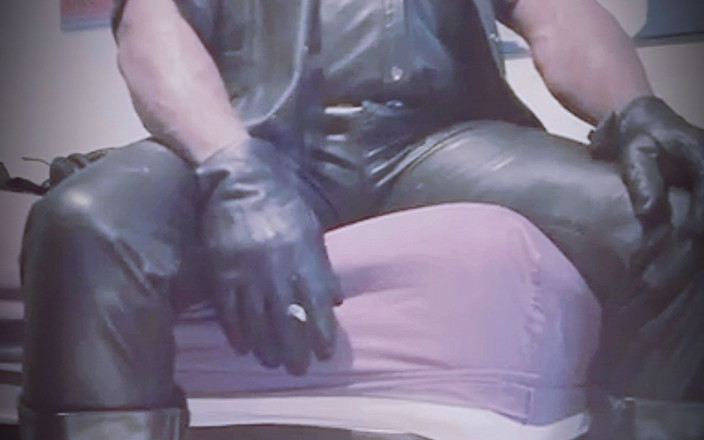 Black smoking muscle stepdad: Sessione Live Di Fumo Di Pelle