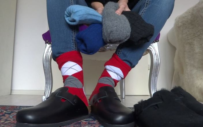 Lady Victoria Valente: Socks and slippers show, cum on my sock foot