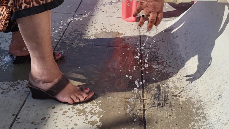 TABOOBREAKERS: बेसकिंग सन आउटडोर सेल्फ लव