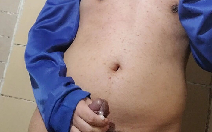 Jade1Lc: 午夜在浴室打手枪