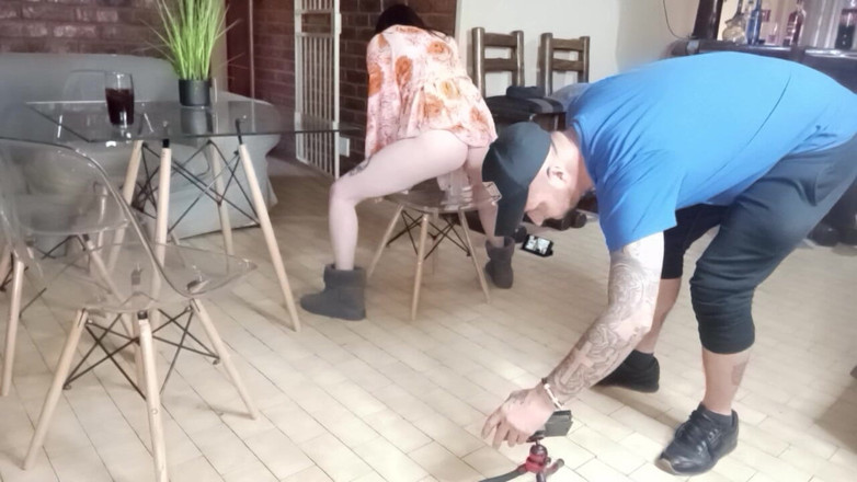 Bigjoefuckalott: Une salope brune sexy se fait baiser à la maison d’un...