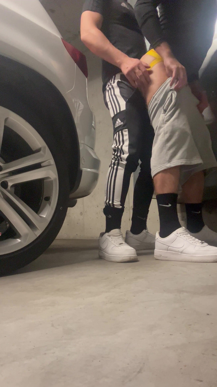 Black white studio: パーキング