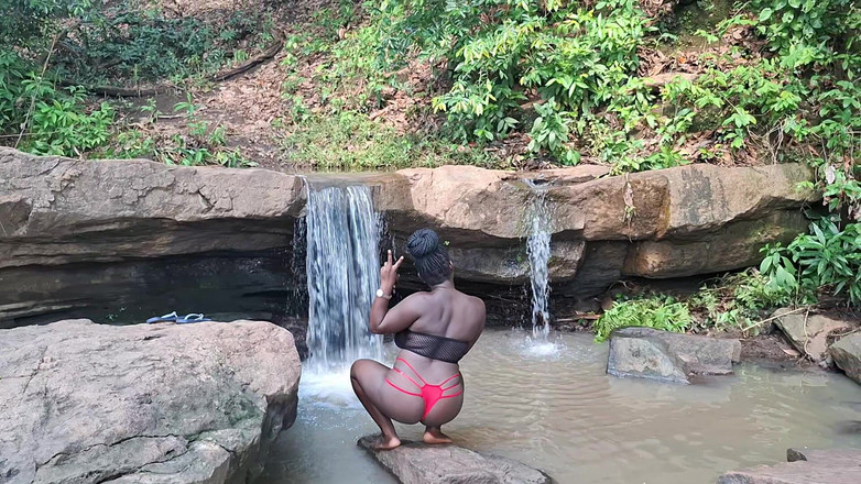 BMCs: У раю Пурро контактує з бажаною вологою природою