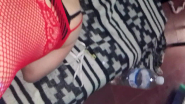 Fitcure1: Jag fingrar min flickvän i hennes röda fisknätklänning