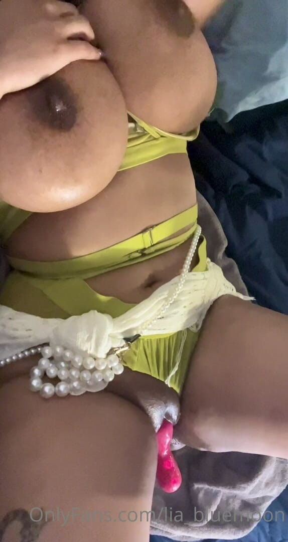 Sexyhot: Ar trebui să mă despachetez, dar m-am excitat prima dată...