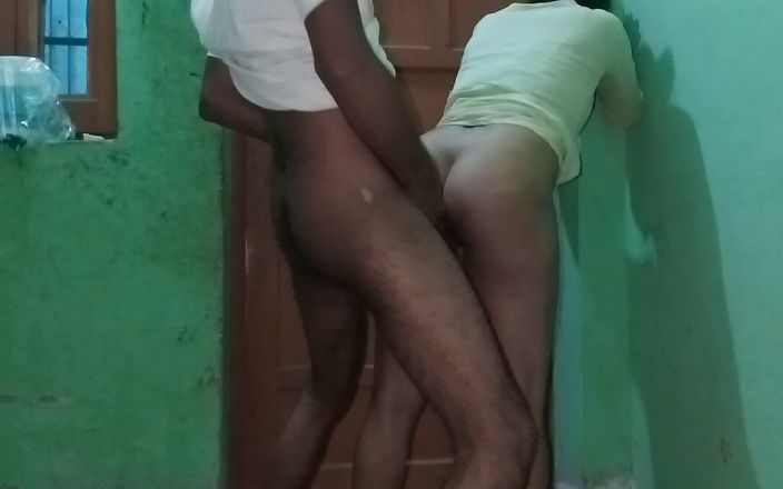 Pooja Sexy: Anální sex se starou sousedkou tetičkou