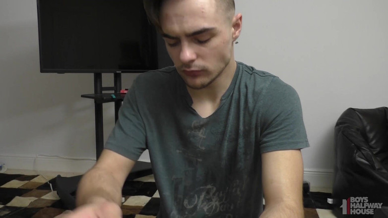 Boys half-way house: 18, etero, &amp; già un pompino di sborra
