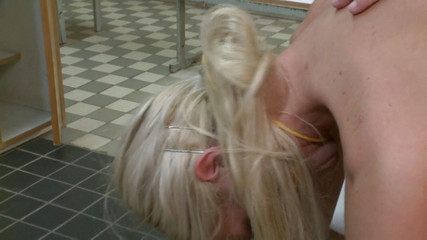 Kinky Angels: Cewek cantik didobel penetrasi setelah jadi ref di pertandingan sepak...