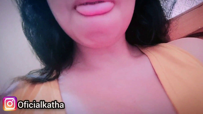 katha: Hintli üvey anne umumi tuvalette mastürbasyon yapıyor