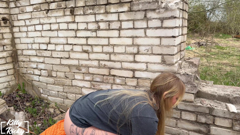 Kelsi69: Outdoor Pee and Anal Play Ass to Mouth