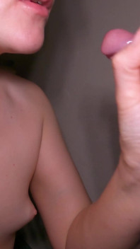Detailní kouření! Stříkání na rty!