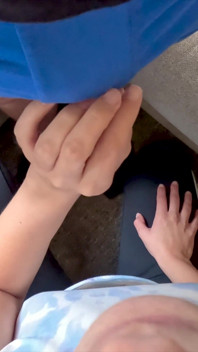 Een grote cumshot hete vrouwelijke pov pijpbeurt slikken