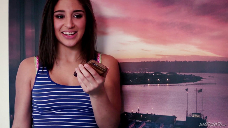 Pretty Dirty: Abella Danger initieert 3-weg met nieuwe pleegmoeder en studievriend