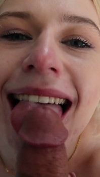 Minxx Marie Bikini Blowjobs